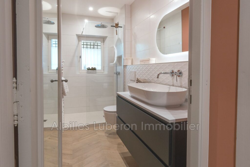 location saisonnière maison de village 10 Pièce(s) – 10 pièces – 5 chambres – 450.00 m²