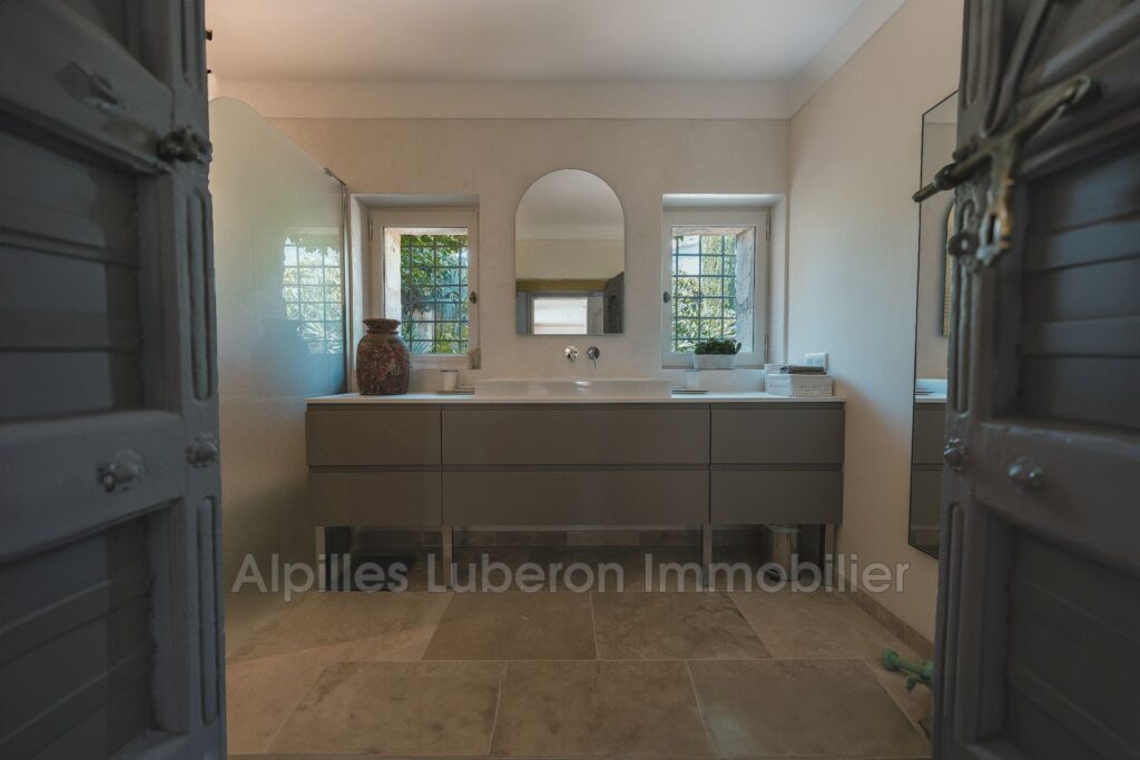 location saisonnière maison de village 10 Pièce(s) – 10 pièces – 5 chambres – 450.00 m²