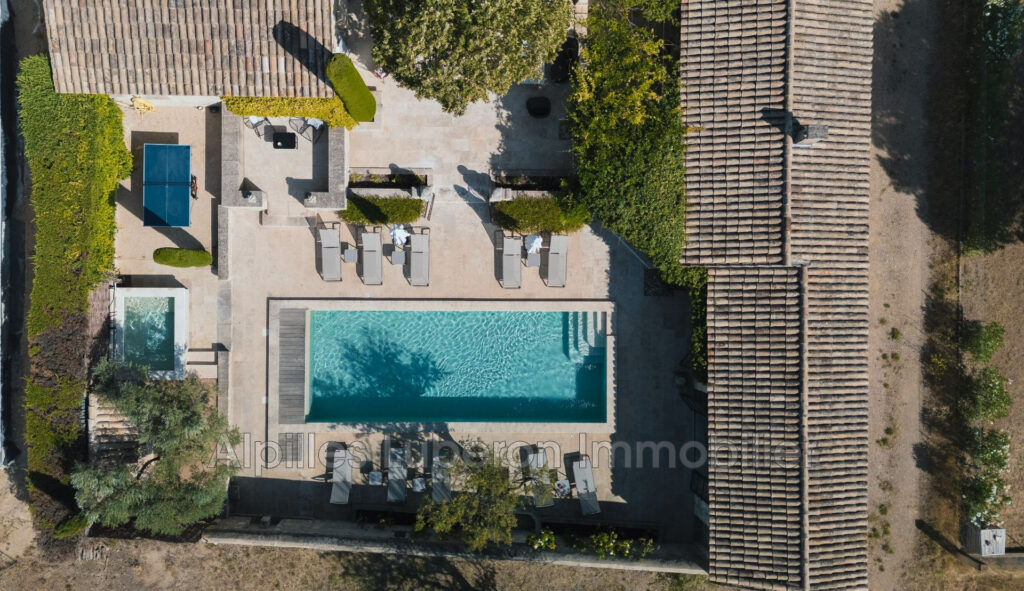 location saisonnière maison de village 10 Pièce(s) – 10 pièces – 5 chambres – 450.00 m²