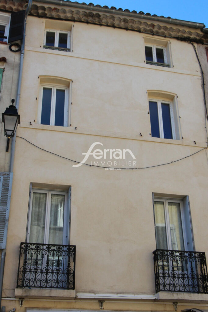 A VENDRE, IDEAL INVESTISSEUR Quatre studios au coeur du villag – 4 pièces – 4 chambres – 94.00 m²