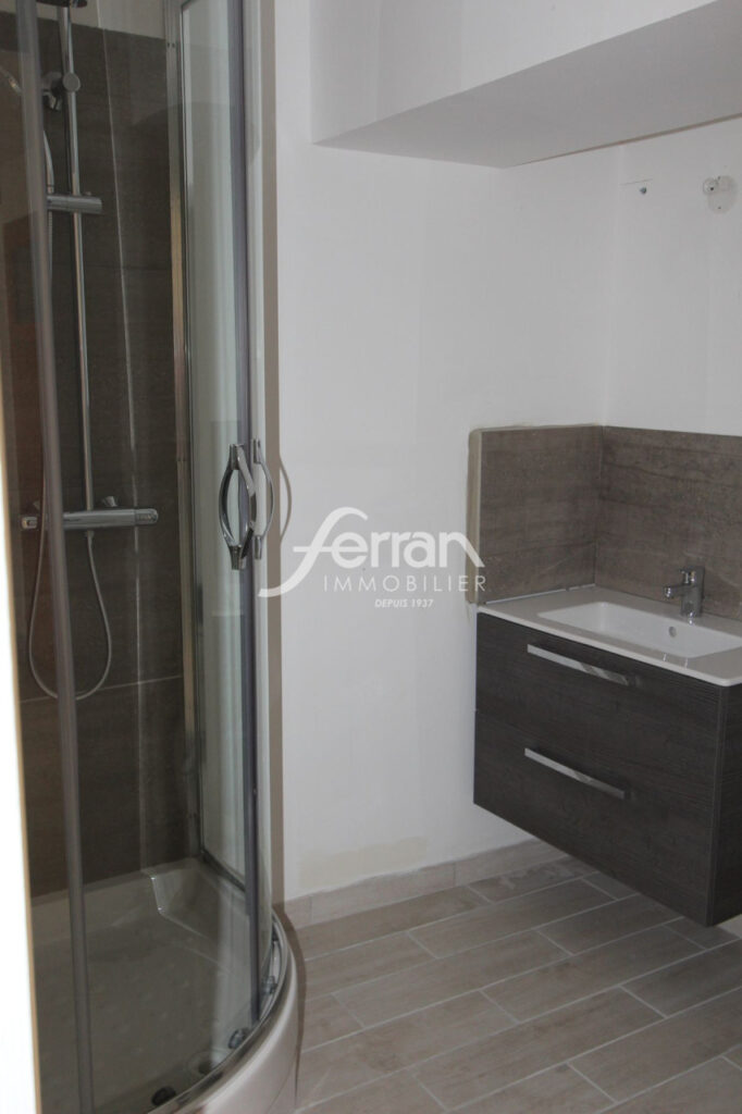 A VENDRE, IDEAL INVESTISSEUR Quatre studios au coeur du villag – 4 pièces – 4 chambres – 94.00 m²