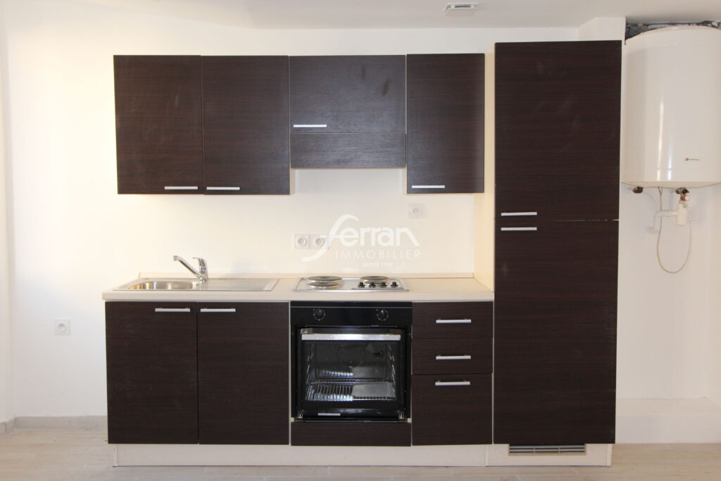 A VENDRE, IDEAL INVESTISSEUR Quatre studios au coeur du villag – 4 pièces – 4 chambres – 94.00 m²