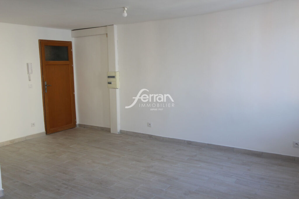 A VENDRE, IDEAL INVESTISSEUR Quatre studios au coeur du villag – 4 pièces – 4 chambres – 94.00 m²