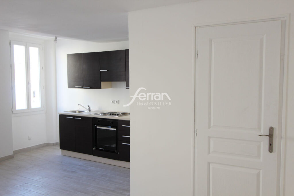 A VENDRE, IDEAL INVESTISSEUR Quatre studios au coeur du villag – 4 pièces – 4 chambres – 94.00 m²