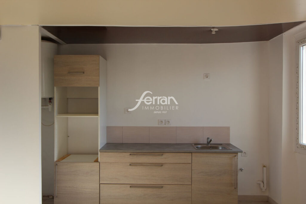 A VENDRE, IDEAL INVESTISSEUR Quatre studios au coeur du villag – 4 pièces – 4 chambres – 94.00 m²