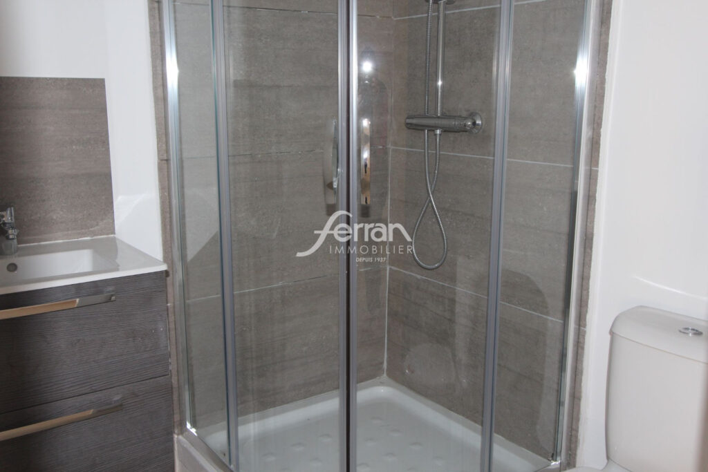 A VENDRE, IDEAL INVESTISSEUR Quatre studios au coeur du villag – 4 pièces – 4 chambres – 94.00 m²