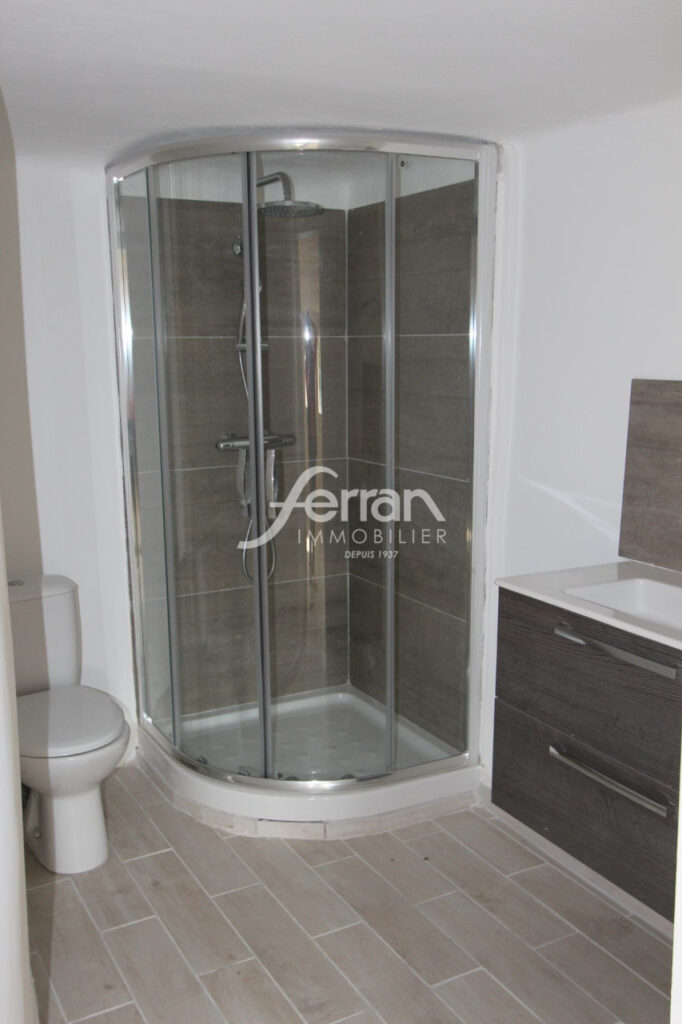 A VENDRE, IDEAL INVESTISSEUR Quatre studios au coeur du villag – 4 pièces – 4 chambres – 94.00 m²