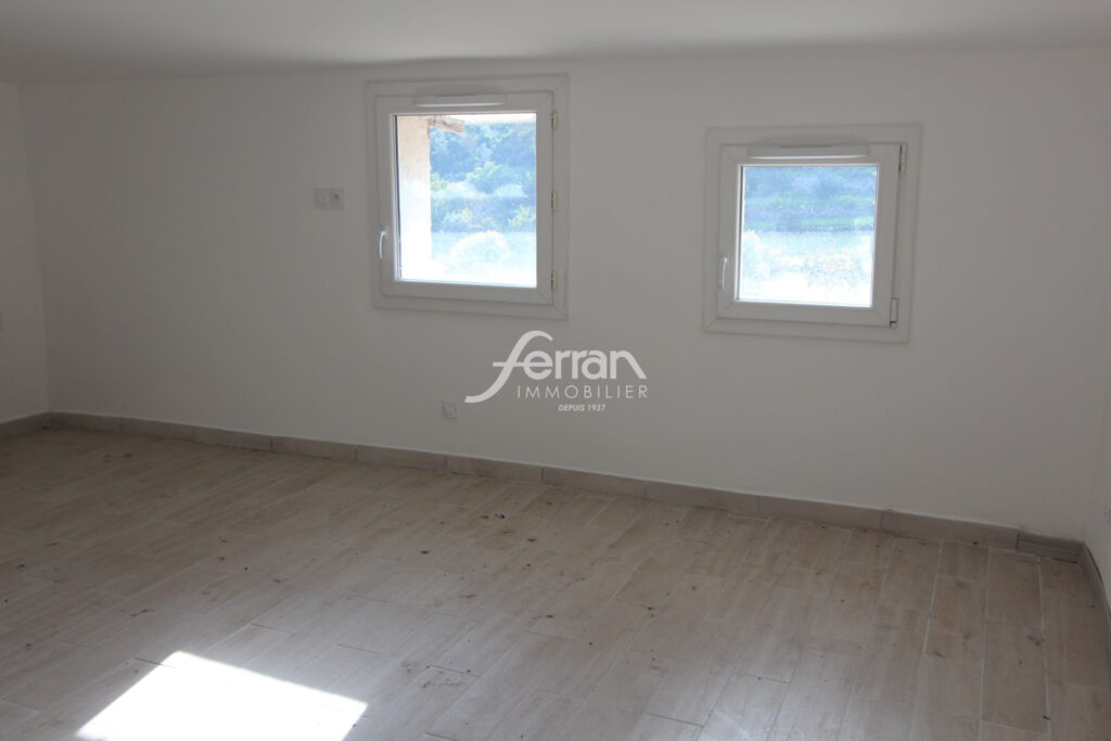 A VENDRE, IDEAL INVESTISSEUR Quatre studios au coeur du villag – 4 pièces – 4 chambres – 94.00 m²