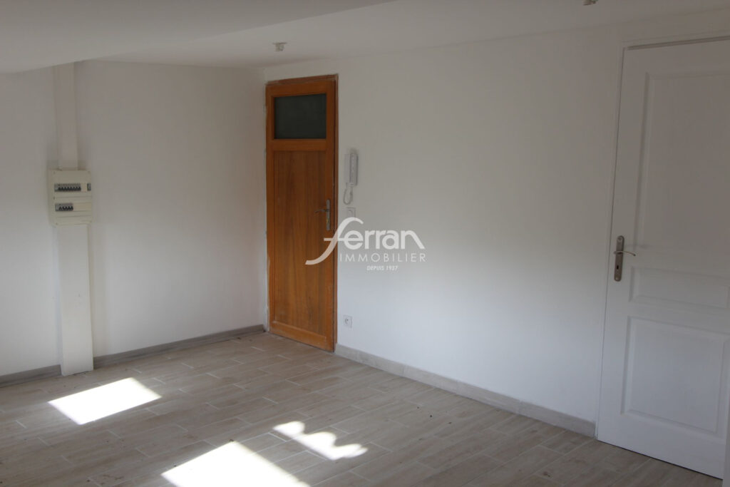 A VENDRE, IDEAL INVESTISSEUR Quatre studios au coeur du villag – 4 pièces – 4 chambres – 94.00 m²