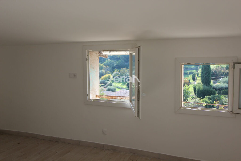 A VENDRE, IDEAL INVESTISSEUR Quatre studios au coeur du villag – 4 pièces – 4 chambres – 94.00 m²