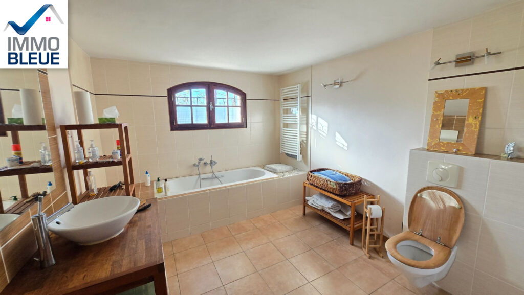 vente villa 9 Pièce(s) – 9 pièces – 6 chambres – 186.00 m²