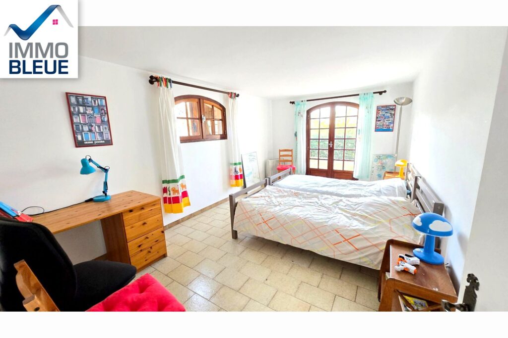 vente villa 9 Pièce(s) – 9 pièces – 6 chambres – 186.00 m²