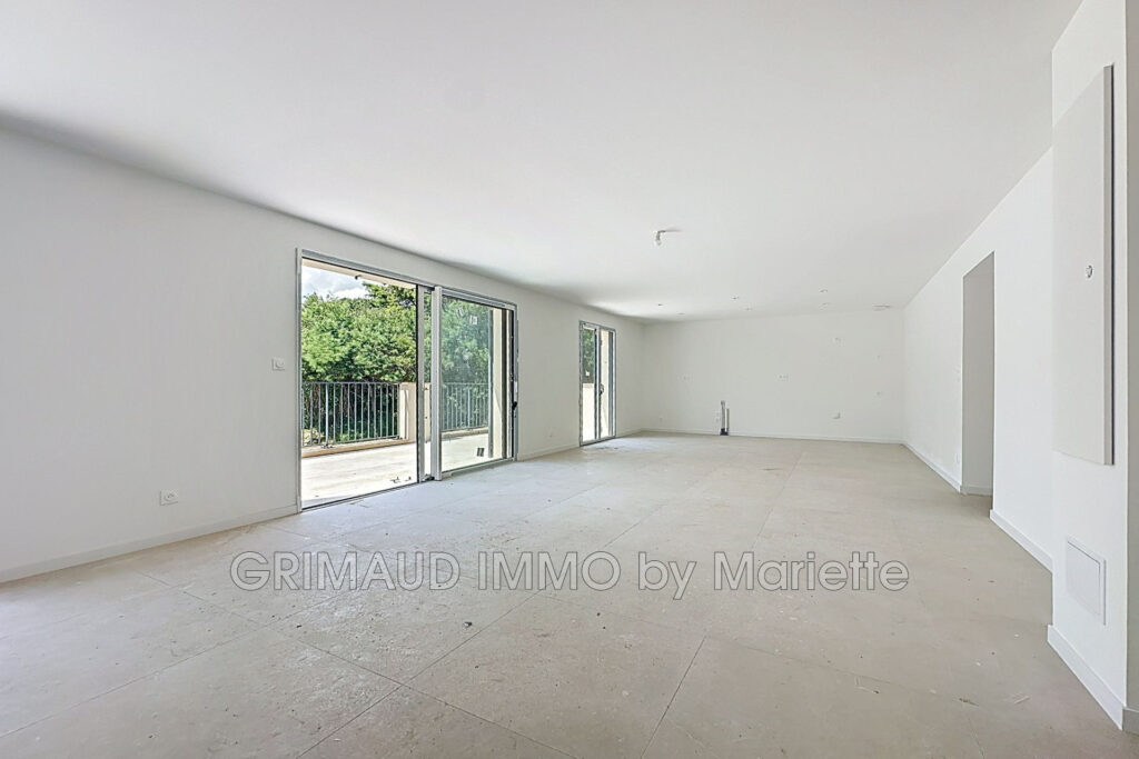 Appartement spacieux de 107 m², à deux pas des plages – 4 pièces – 3 chambres – 107.43 m²