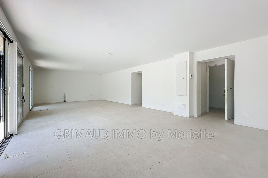 Appartement spacieux de 107 m², à deux pas des plages – 4 pièces – 3 chambres – 107.43 m²