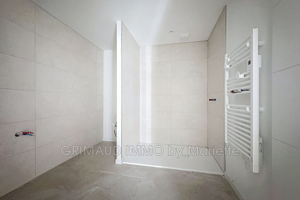 Appartement spacieux de 107 m², à deux pas des plages – 4 pièces – 3 chambres – 107.43 m²