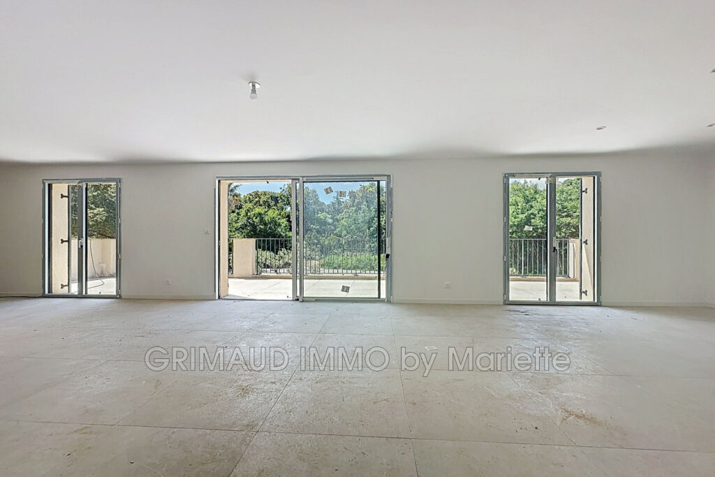 Appartement spacieux de 107 m², à deux pas des plages – 4 pièces – 3 chambres – 107.43 m²