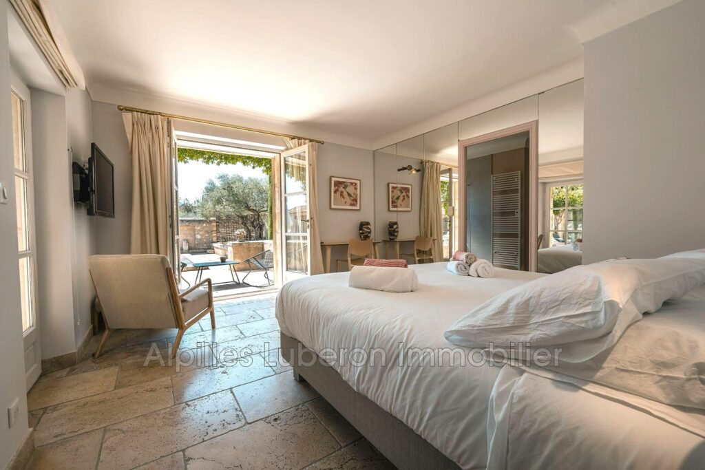 location saisonnière maison de village 10 Pièce(s) – 10 pièces – 5 chambres – 450.00 m²