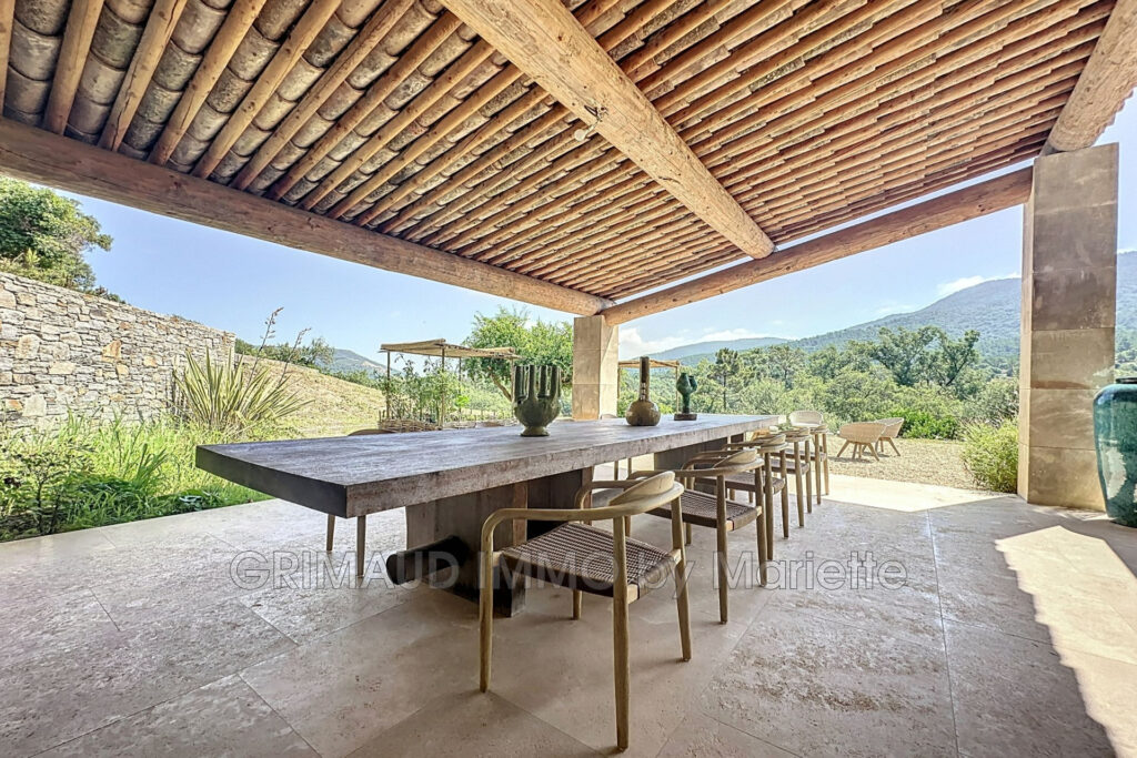 belle villa contemporaine avec superbe prestations et belle vu – 6 pièces – 4 chambres – 245.00 m²