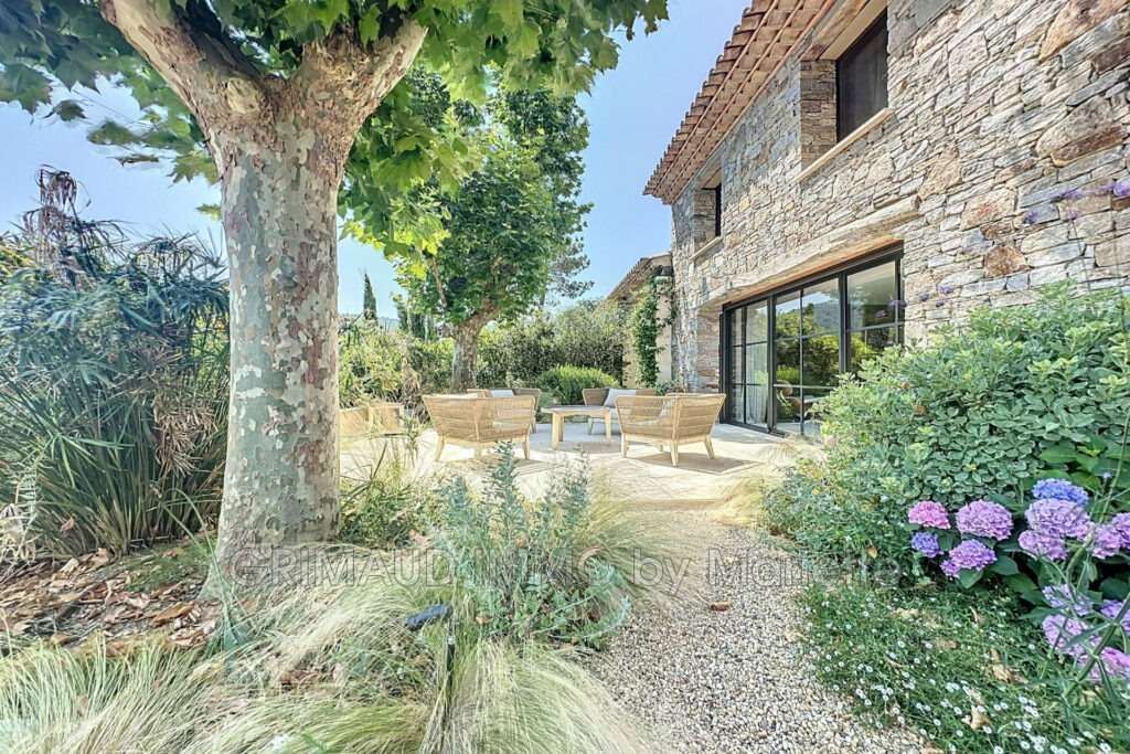 belle villa contemporaine avec superbe prestations et belle vu – 6 pièces – 4 chambres – 245.00 m²