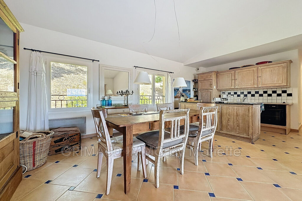 Beau T5 de 106 m² avec terrasse de 16 m² et garage – 5 pièces – 4 chambres – 106.00 m²