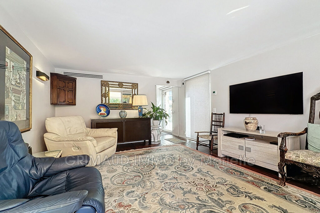 Bel appartement 3 chambres avec terrasse ensoleillée et ascens – 4 pièces – 3 chambres – 94.60 m²