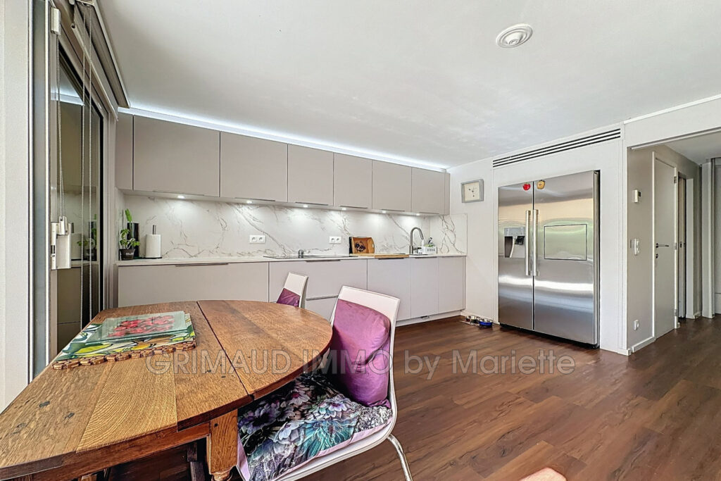 Bel appartement 3 chambres avec terrasse ensoleillée et ascens – 4 pièces – 3 chambres – 94.60 m²