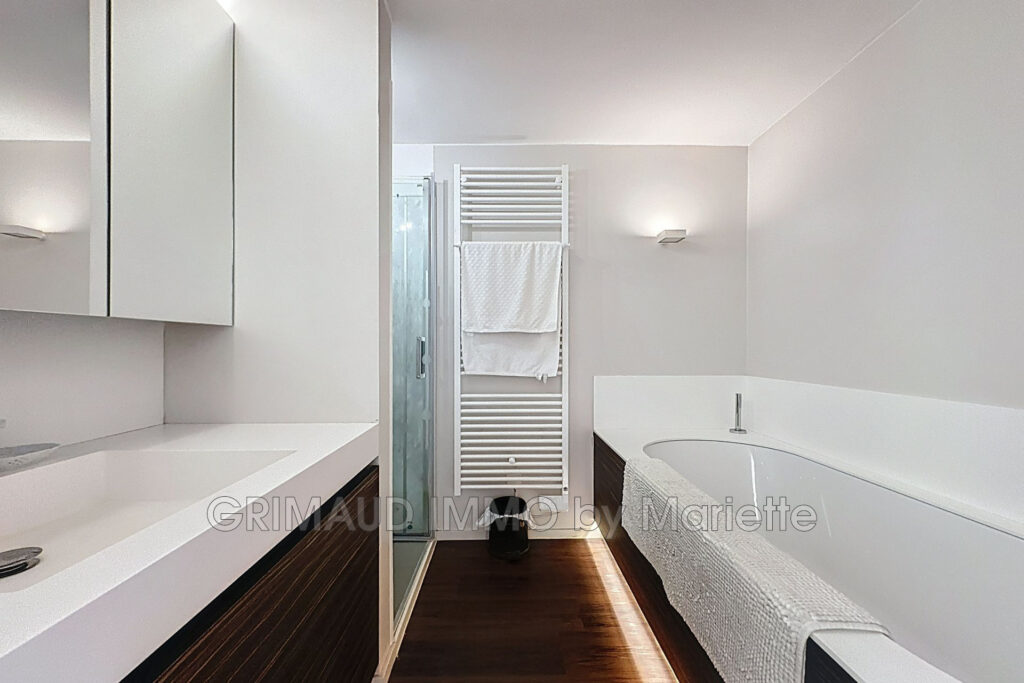 Bel appartement 3 chambres avec terrasse ensoleillée et ascens – 4 pièces – 3 chambres – 94.60 m²