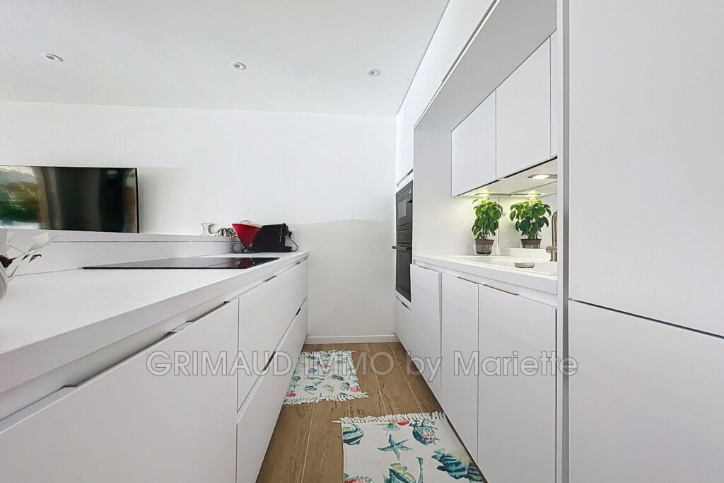 À 5 min de la place des Lices  Appartement avec jardin T4 – 4 pièces – 2 chambres – 80.33 m²