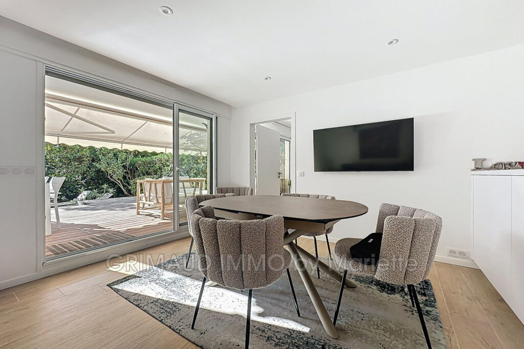 À 5 min de la place des Lices  Appartement avec jardin T4 – 4 pièces – 2 chambres – 80.33 m²