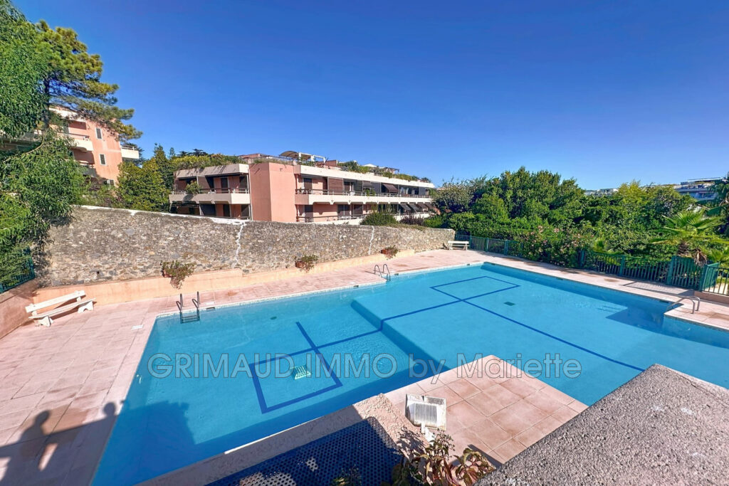 À 5 min de la place des Lices  Appartement avec jardin T4 – 4 pièces – 2 chambres – 80.33 m²