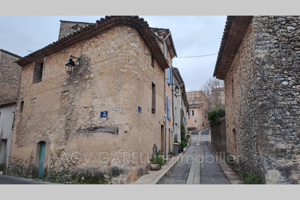 vente maison de village 3 Pièce(s) – 3 pièces – 1 chambre – 85.00 m²