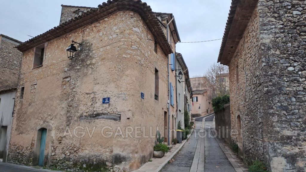 vente maison de village 3 Pièce(s) – 3 pièces – 1 chambre – 85.00 m²