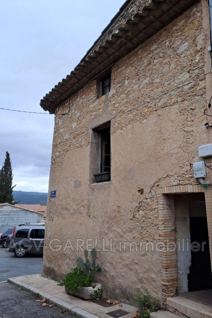 vente maison de village 3 Pièce(s) – 3 pièces – 1 chambre – 85.00 m²