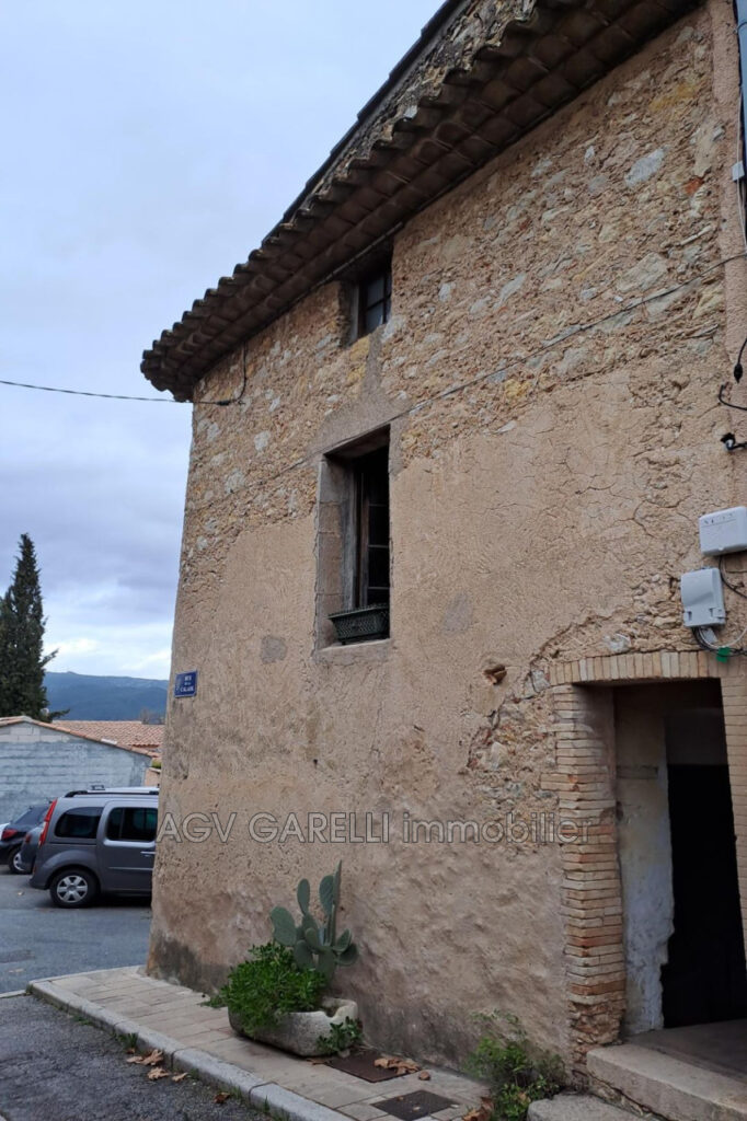 vente maison de village 3 Pièce(s) – 3 pièces – 1 chambre – 85.00 m²