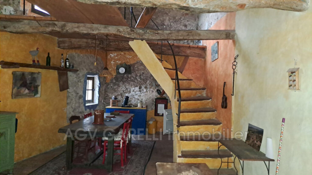 vente maison de village 3 Pièce(s) – 3 pièces – 1 chambre – 85.00 m²