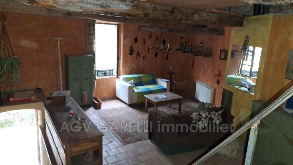 vente maison de village 3 Pièce(s) – 3 pièces – 1 chambre – 85.00 m²