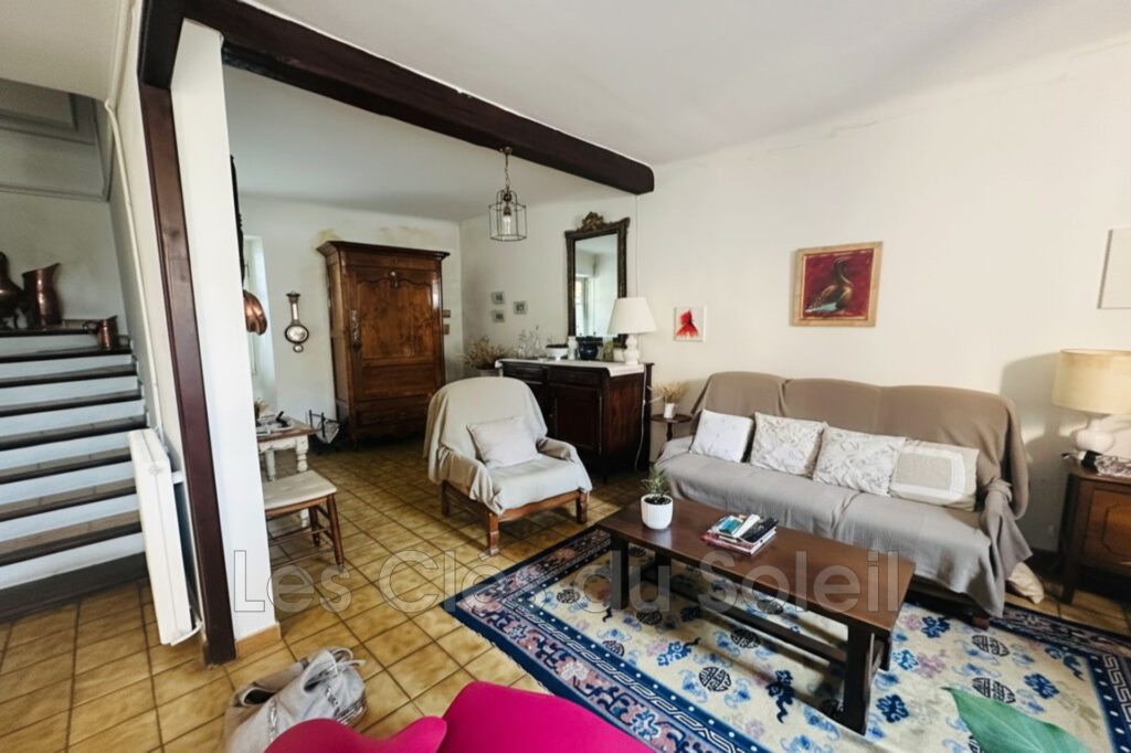 Toulon Aguillon, maison occupée par une locataire de 80 ans. V – 4 pièces – 3 chambres – 96.00 m²