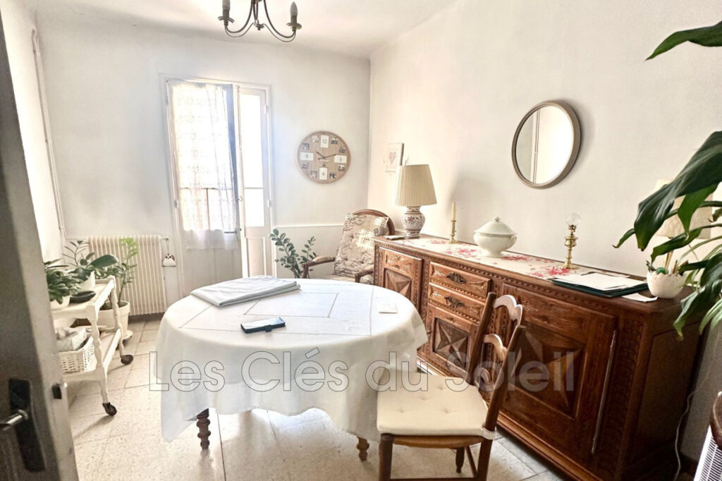 Toulon Aguillon, maison occupée par une locataire de 80 ans. V – 4 pièces – 3 chambres – 96.00 m²