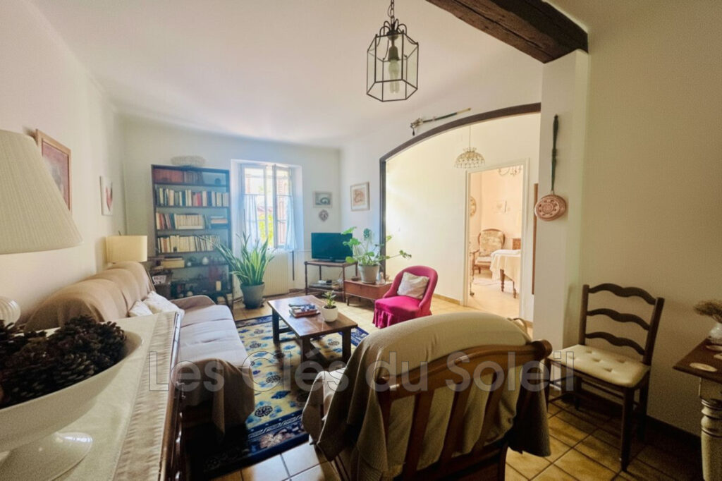 Toulon Aguillon, maison occupée par une locataire de 80 ans. V – 4 pièces – 3 chambres – 96.00 m²