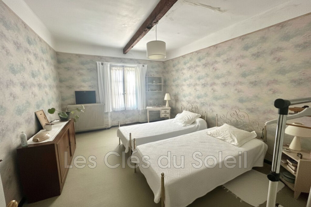 Toulon Aguillon, maison occupée par une locataire de 80 ans. V – 4 pièces – 3 chambres – 96.00 m²