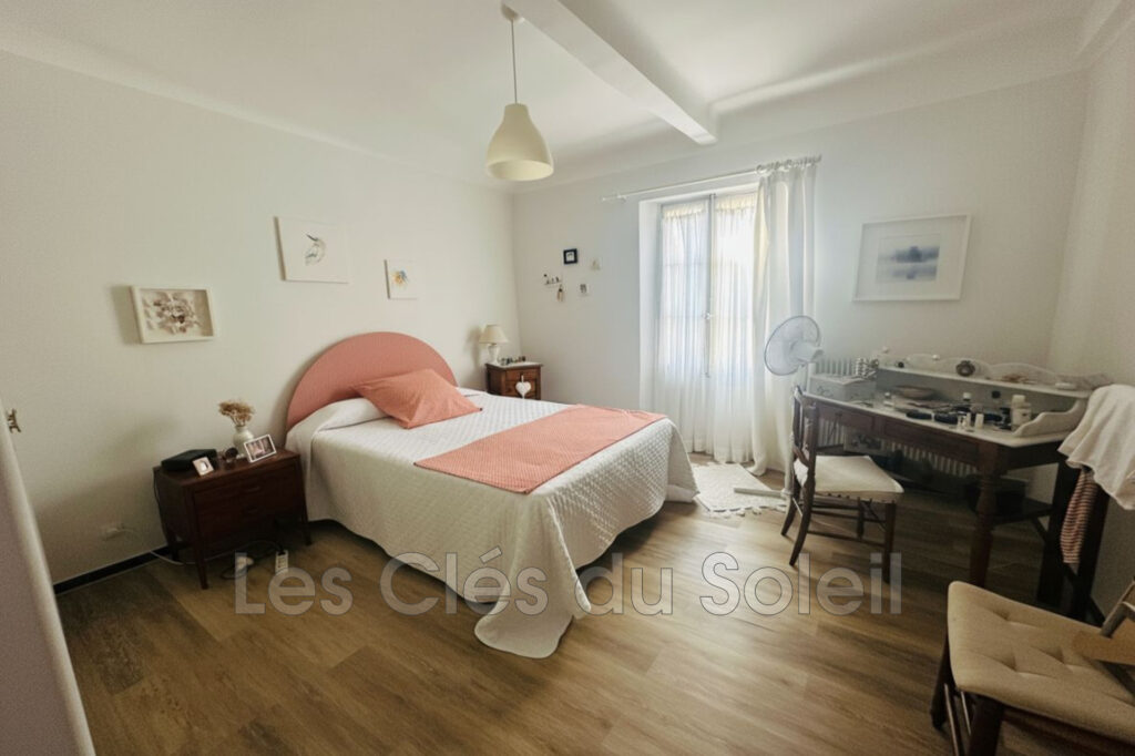 Toulon Aguillon, maison occupée par une locataire de 80 ans. V – 4 pièces – 3 chambres – 96.00 m²