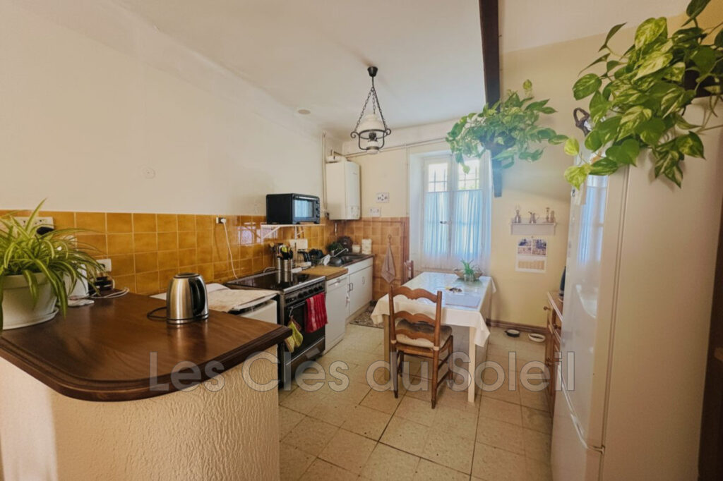 Toulon Aguillon, maison occupée par une locataire de 80 ans. V – 4 pièces – 3 chambres – 96.00 m²