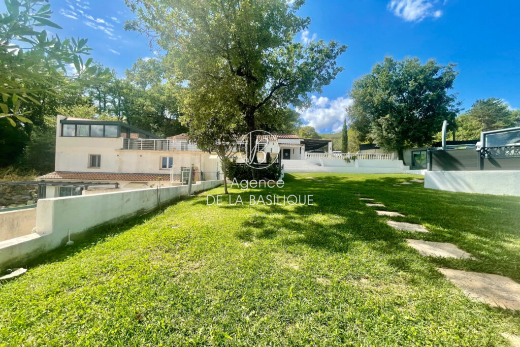 vente maison 4 Pièce(s) – 4 pièces – 7 chambres – 296.00 m²