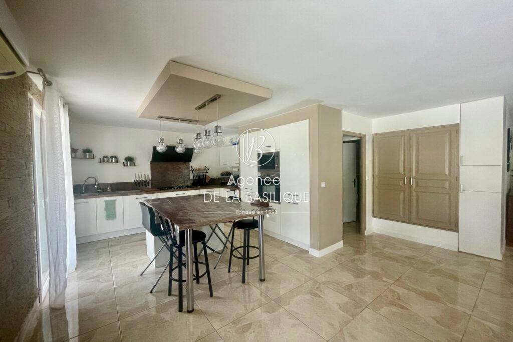 vente maison 4 Pièce(s) – 4 pièces – 7 chambres – 296.00 m²