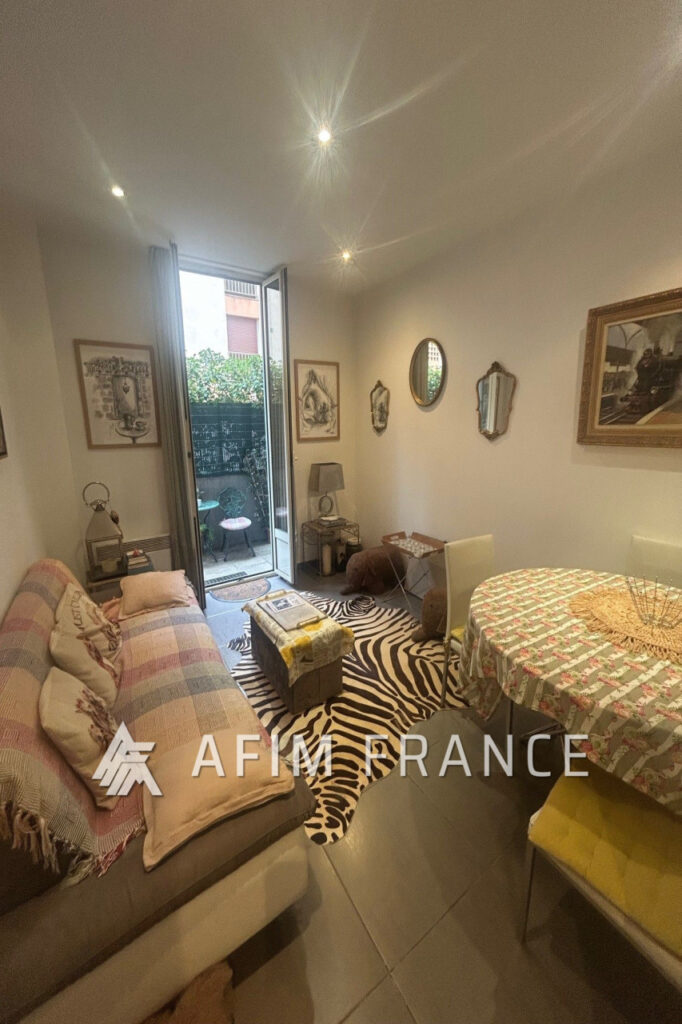 En plein centre de Beausoleil, proche de toutes commodités et  – 3 pièces – 2 chambres – 51.00 m²