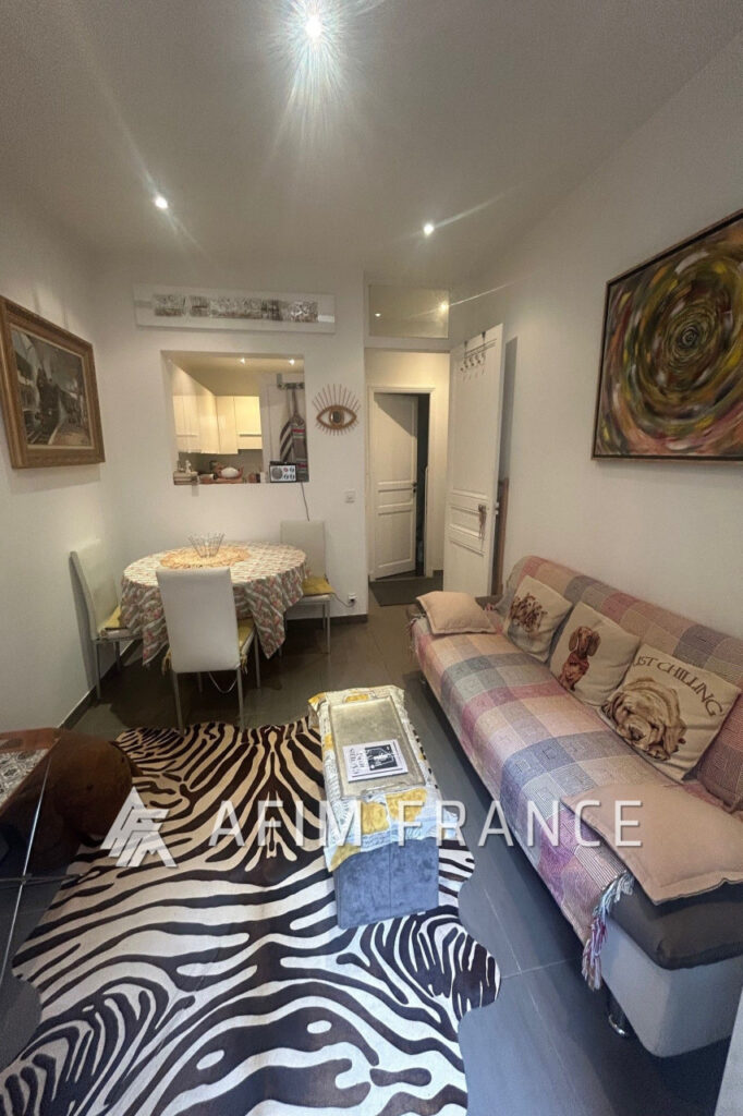 En plein centre de Beausoleil, proche de toutes commodités et  – 3 pièces – 2 chambres – 51.00 m²