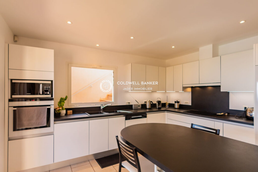 vente villa provençale 7 Pièce(s) – 7 pièces – 5 chambres – 247.00 m²