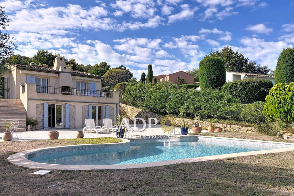 vente maison 8 Pièce(s) – 8 pièces – 5 chambres – 218.00 m²