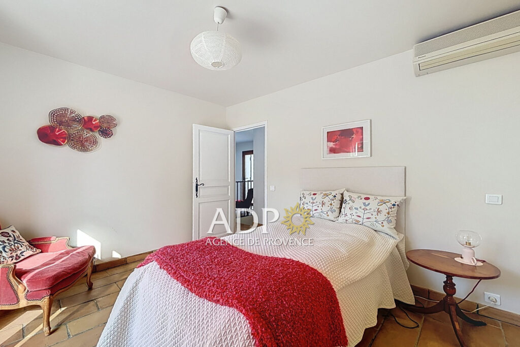 vente maison 8 Pièce(s) – 8 pièces – 5 chambres – 218.00 m²