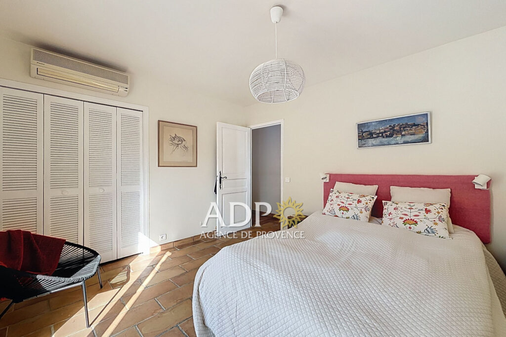 vente maison 8 Pièce(s) – 8 pièces – 5 chambres – 218.00 m²